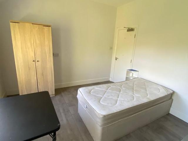 Studio for rent in London Borough of Sutton, Greater London