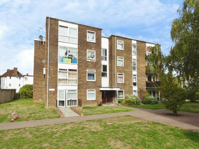 Apartment for rent in London Borough of Sutton, Greater London