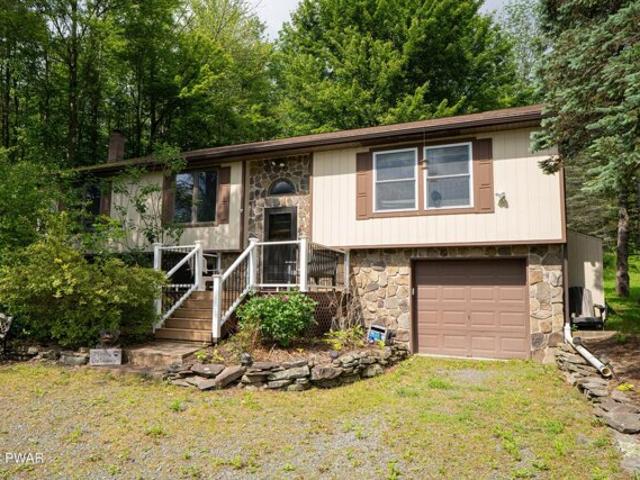 House for sale in Lake Ariel
