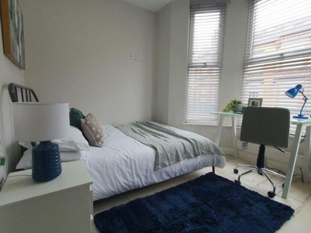 House for rent in Calderstones