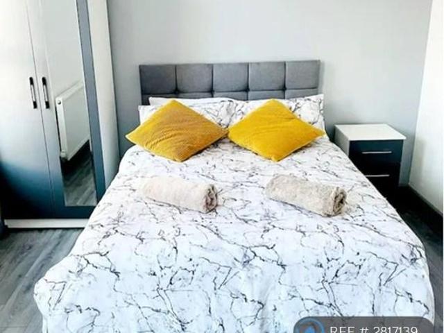 House for rent in Calderstones