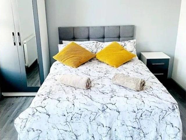 House for rent in Calderstones