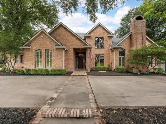 House for sale in Woodway, Texas