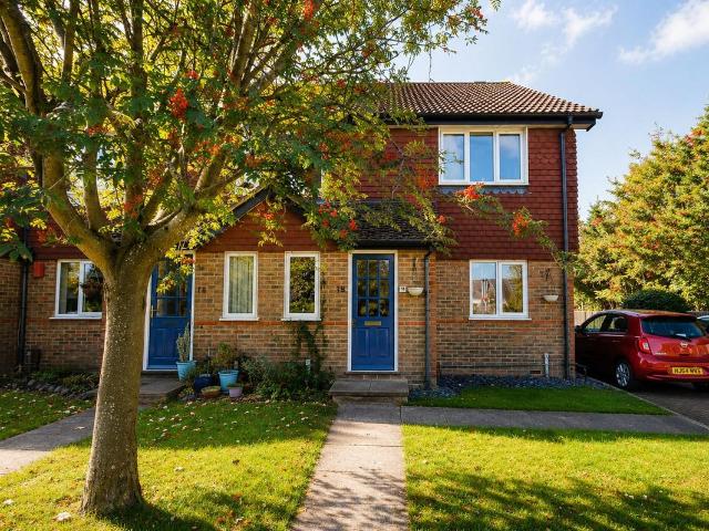 Apartment for rent in Pachesham Park, Surrey