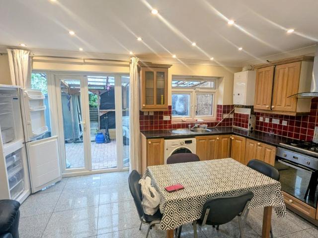 Apartment for rent in Colindale, Greater London