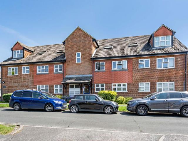 Apartment for rent in Pachesham Park, Surrey