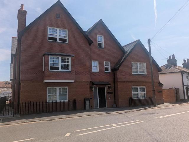 Apartment for rent in Pachesham Park, Surrey
