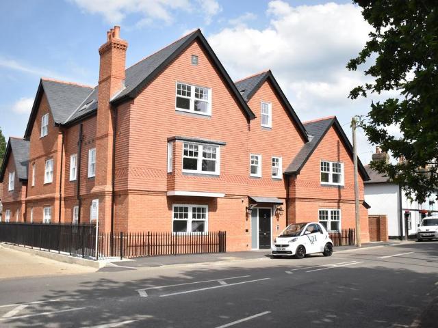 Apartment for rent in Pachesham Park, Surrey