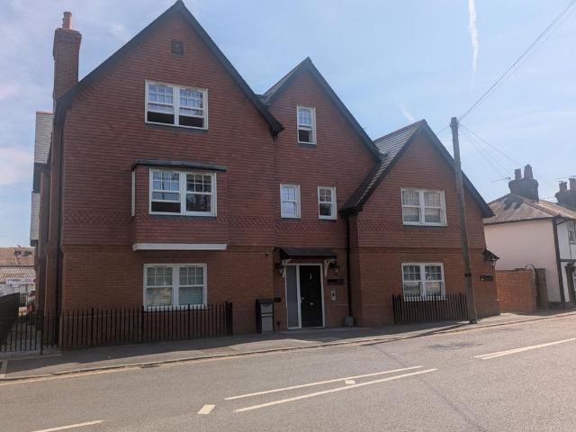 Apartment for rent in Pachesham Park, Surrey