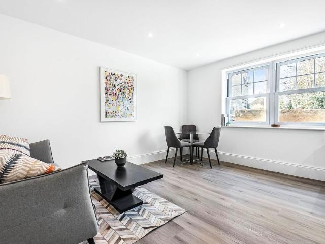 House for rent in Pachesham Park, Surrey
