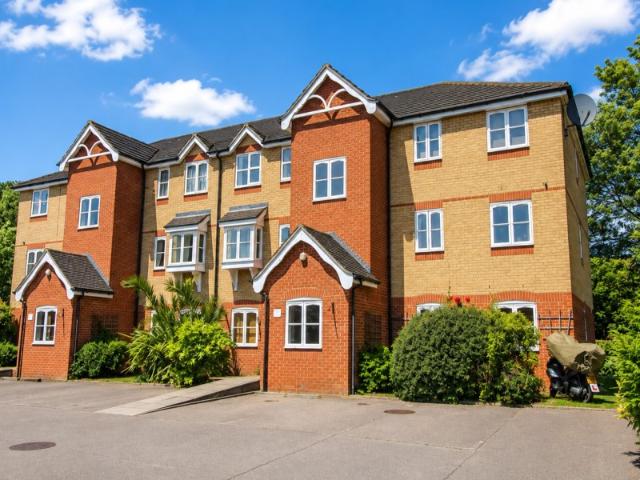 Apartment for rent in Blackhills, Surrey