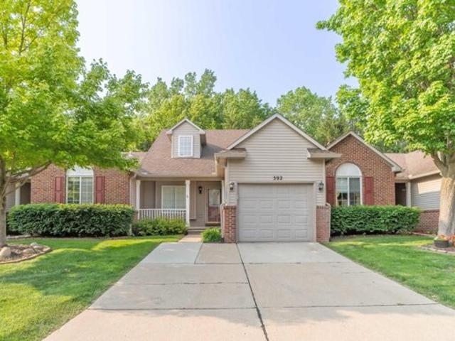 Condo for sale in Brighton