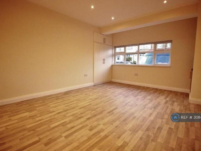 Apartment for rent in London Borough of Enfield, Greater London