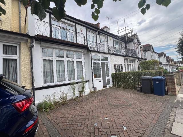 Apartment for rent in North Finchley, Greater London