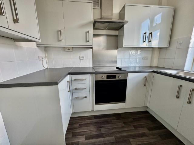 Apartment for rent in Woodham, Row Town