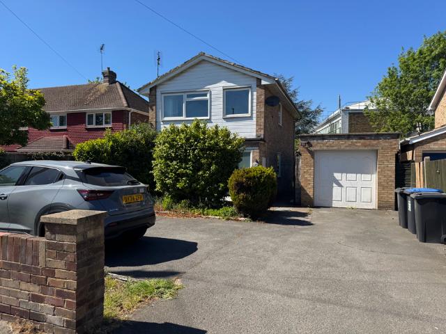 House for rent in Row Town, Surrey