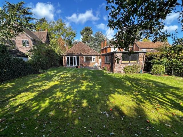 House for rent in Woodham, Row Town