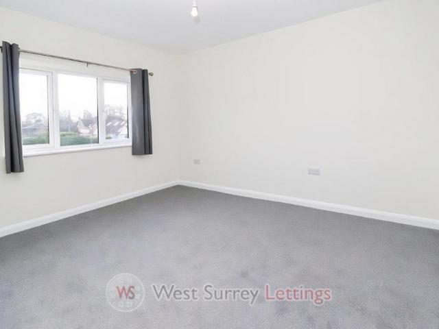 Apartment for rent in Row Town, Surrey