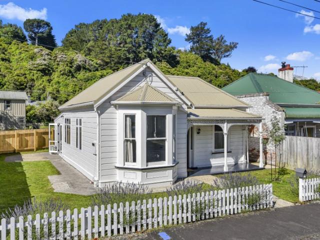 House for rent in Otakou