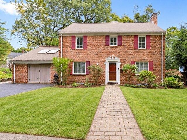 House for sale in Waban, Newton