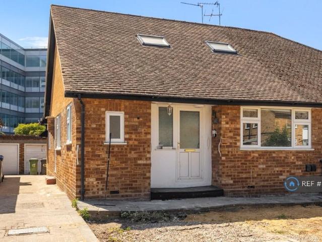 Apartment for rent in Pooley Green, Runnymede