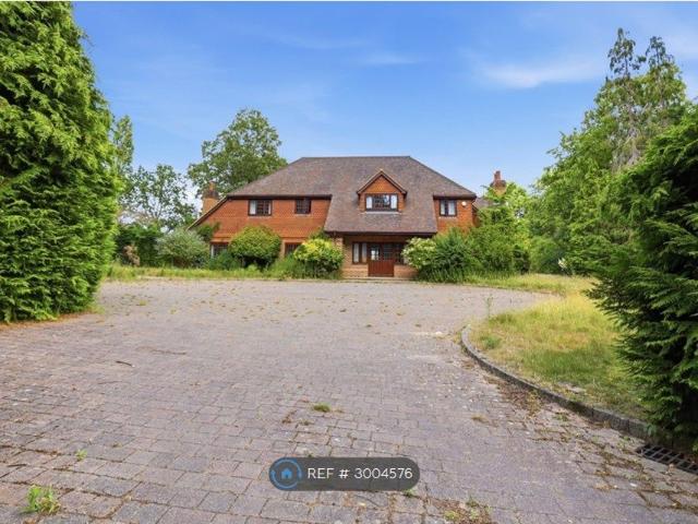 House for rent in Fell Hill, Guildford