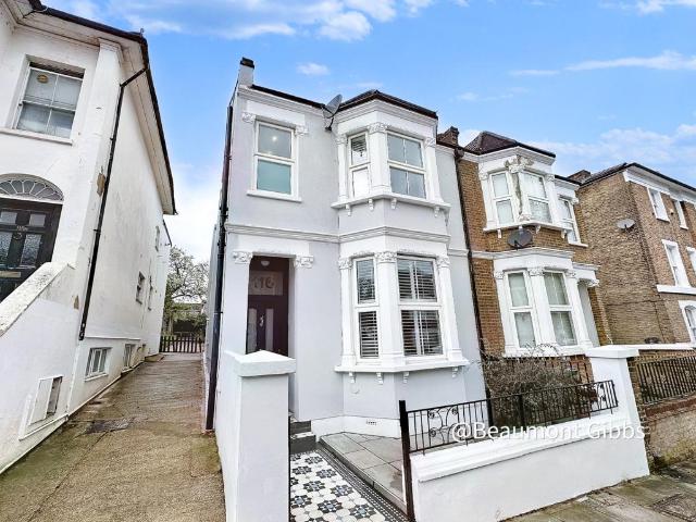 House for rent in Charlton Riverside, Greater London