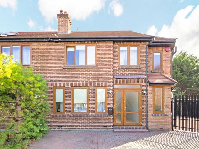 House for rent in London Borough of Ealing, Perivale