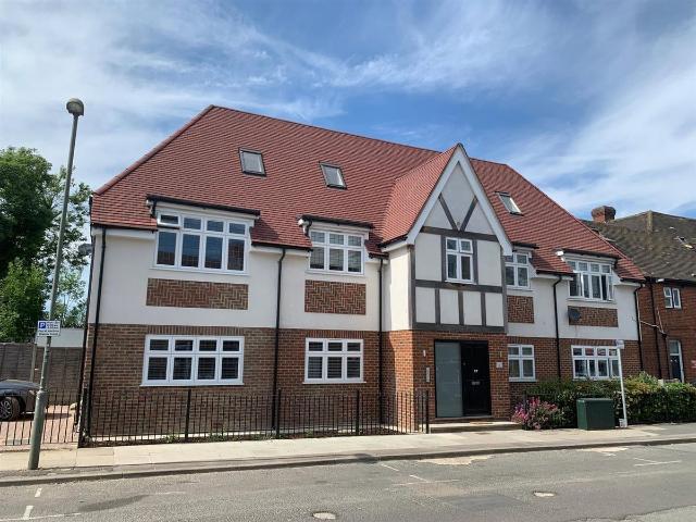 Apartment for rent in Petts Wood, Greater London