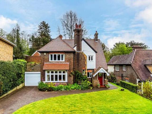 House for sale in Oxted, Hillview