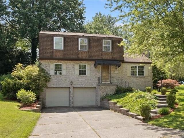 House for sale in Allison Park