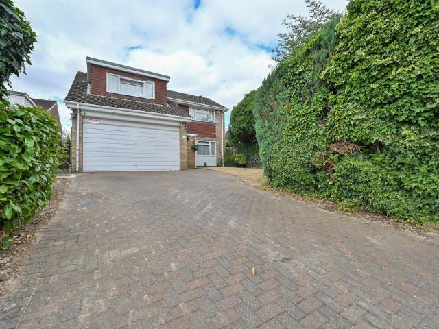 House for rent in Pouchen End, Hertfordshire