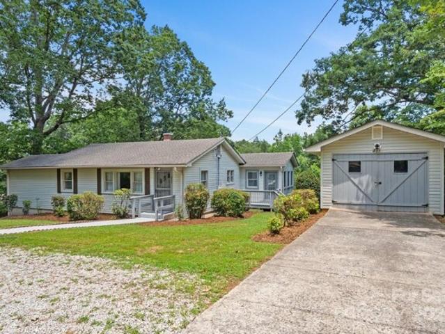 House for sale in Tryon