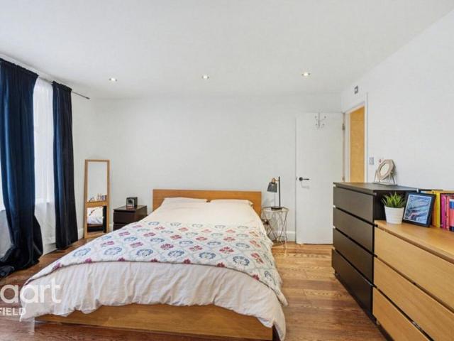 House for rent in New Southgate, Greater London