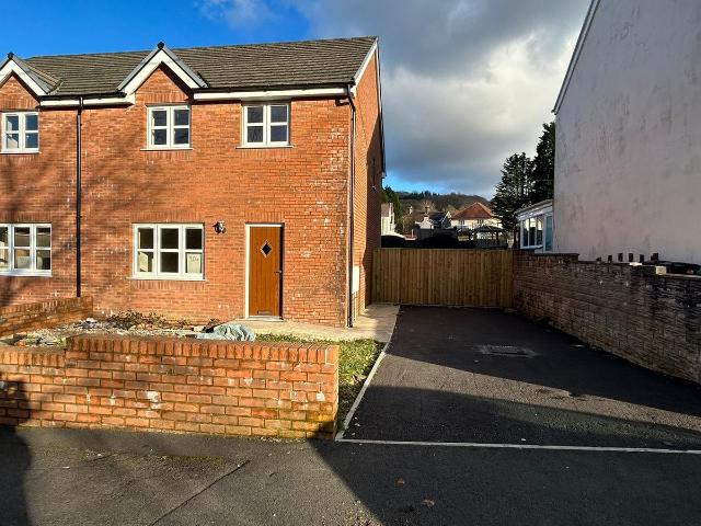 Apartment for rent in Crynant