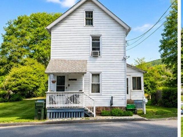 House for sale in Simsbury, Connecticut