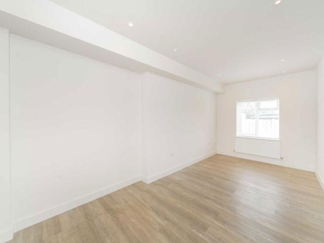 House for rent in Mill Hill, Greater London
