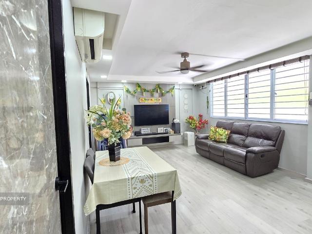 Detached House for sale in Woodgrove, 23 North West