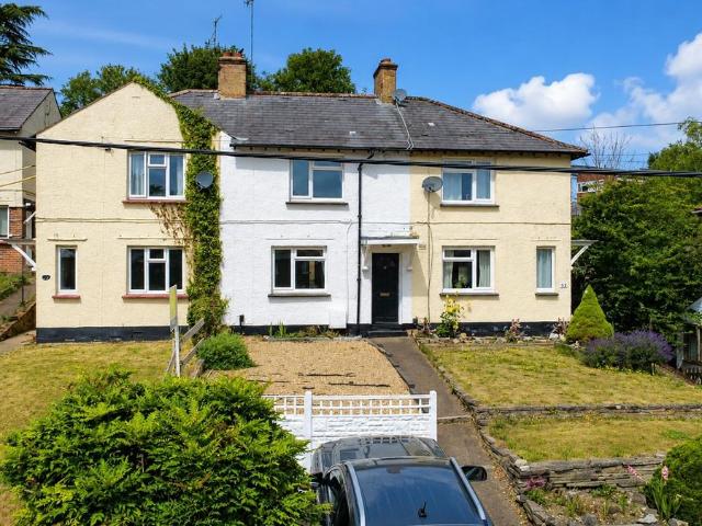 Apartment for rent in Ashlyns Estate, Pouchen End