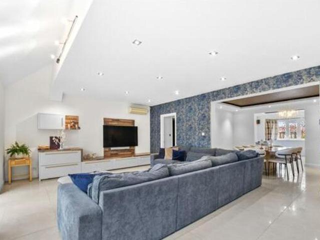 House for sale in Kingston Upon Thames, Greater London