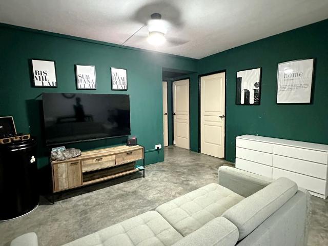 Detached House for sale in 23 North West