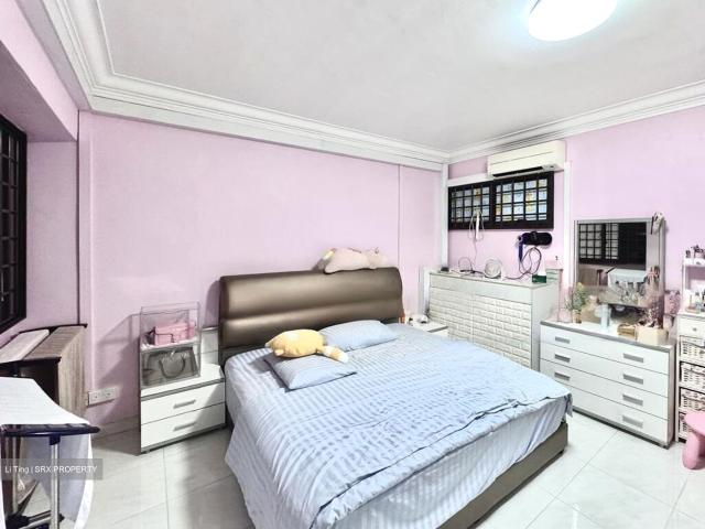 Detached House for sale in 23 North West