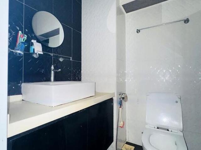 Detached House for sale in 23 North West