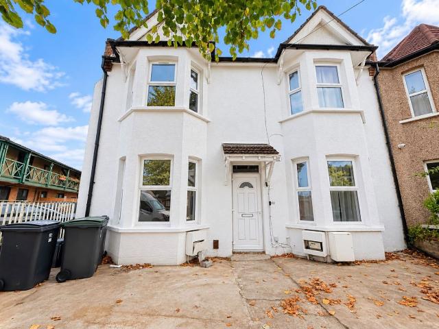 House for rent in Woodlands Park, Greater London