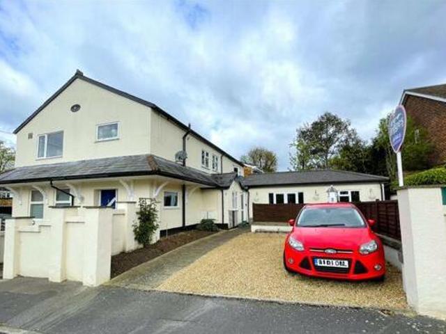 House for sale in Heol-las, Surrey