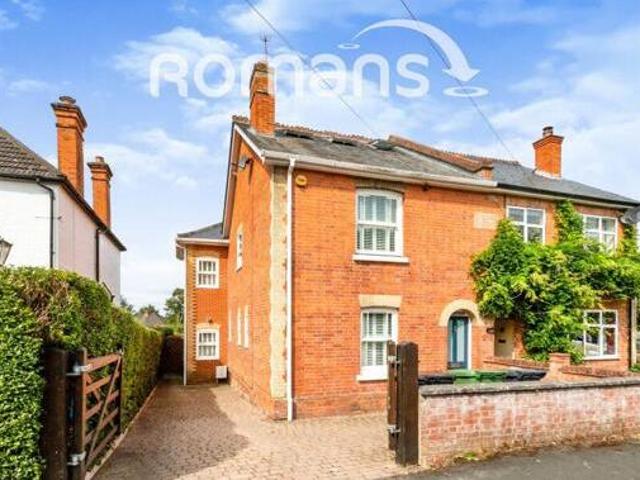 House for rent in Heol-las, Surrey