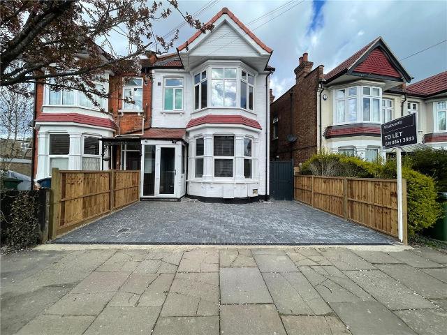 Studio for rent in Wealdstone, Greater London