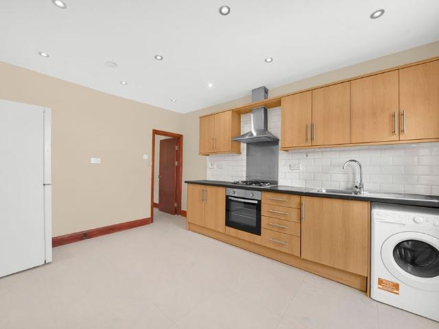 Apartment for rent in Loxford, Seven Kings