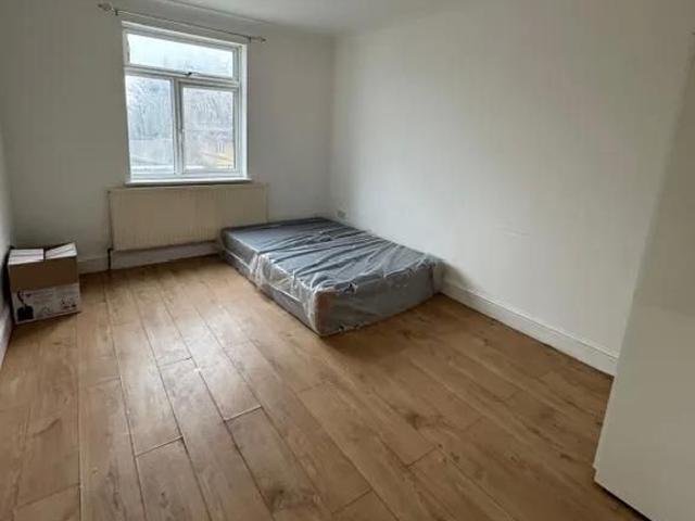Apartment for rent in Loxford, Seven Kings