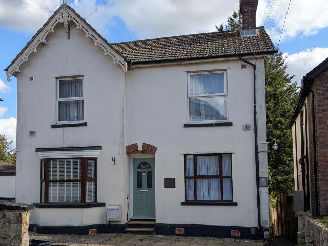 Apartment for rent in Redhill, Reigate and Banstead